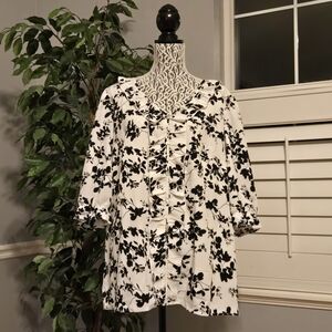 NWOT BloomChic 3X Black and White Floral Blouse